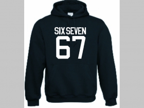 Six Seven 67 mikina s kapucou stiahnutelnou &scaron;n&uacute;rkami a klokankov&yacute;m vreckom vpredu